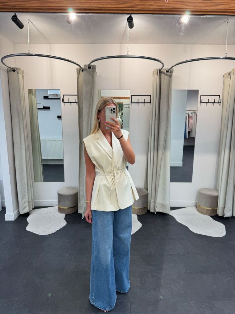 Anne Sleeveless Strap Blazer Ecru