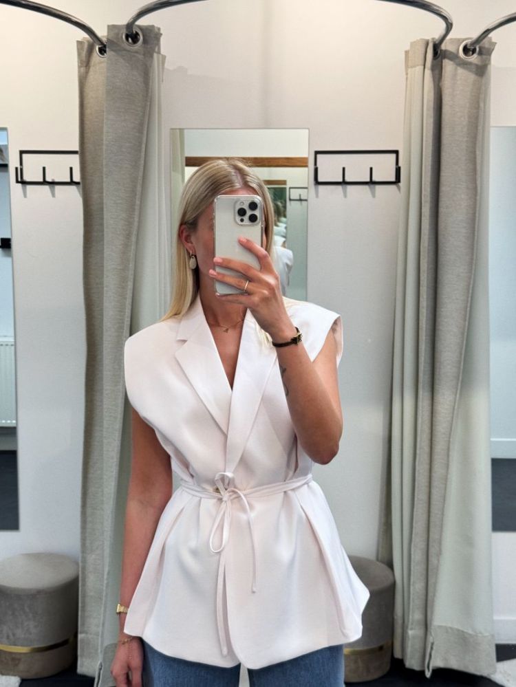 Anne Sleeveless Strap Blazer Light Pink