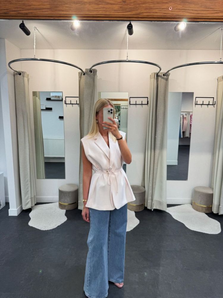 Anne Sleeveless Strap Blazer Light Pink