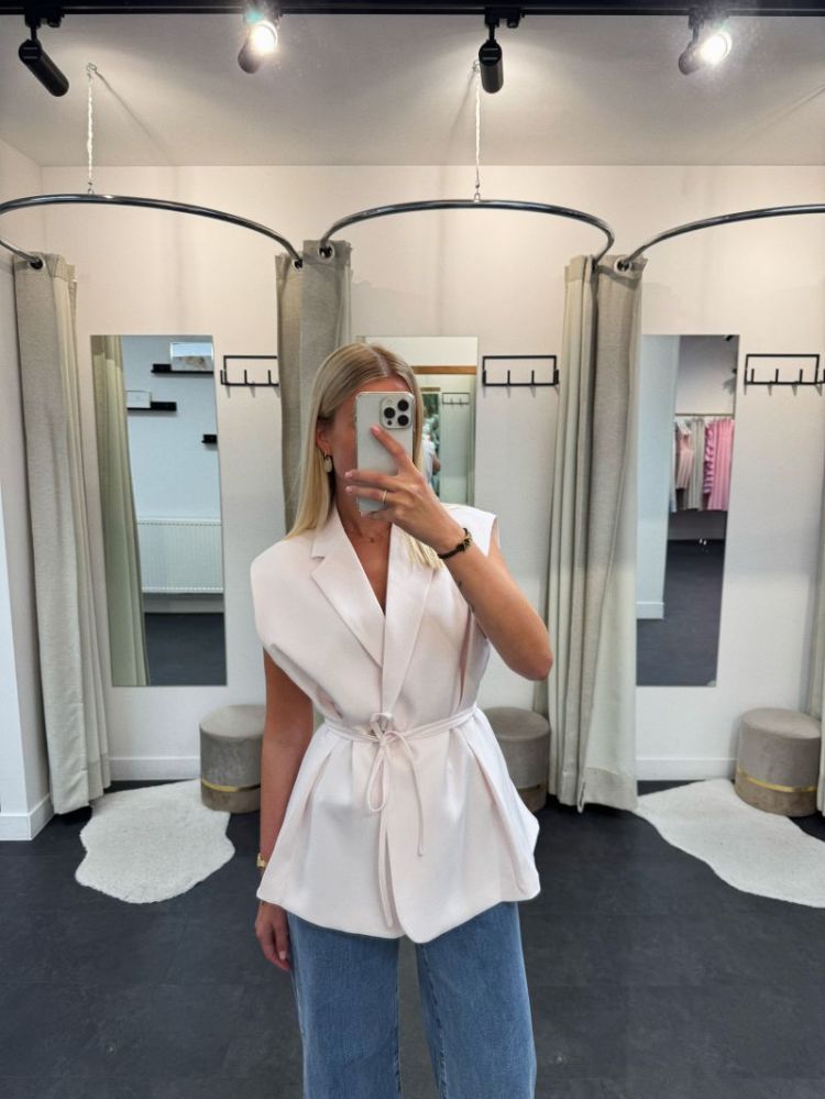 Anne Sleeveless Strap Blazer Light Pink