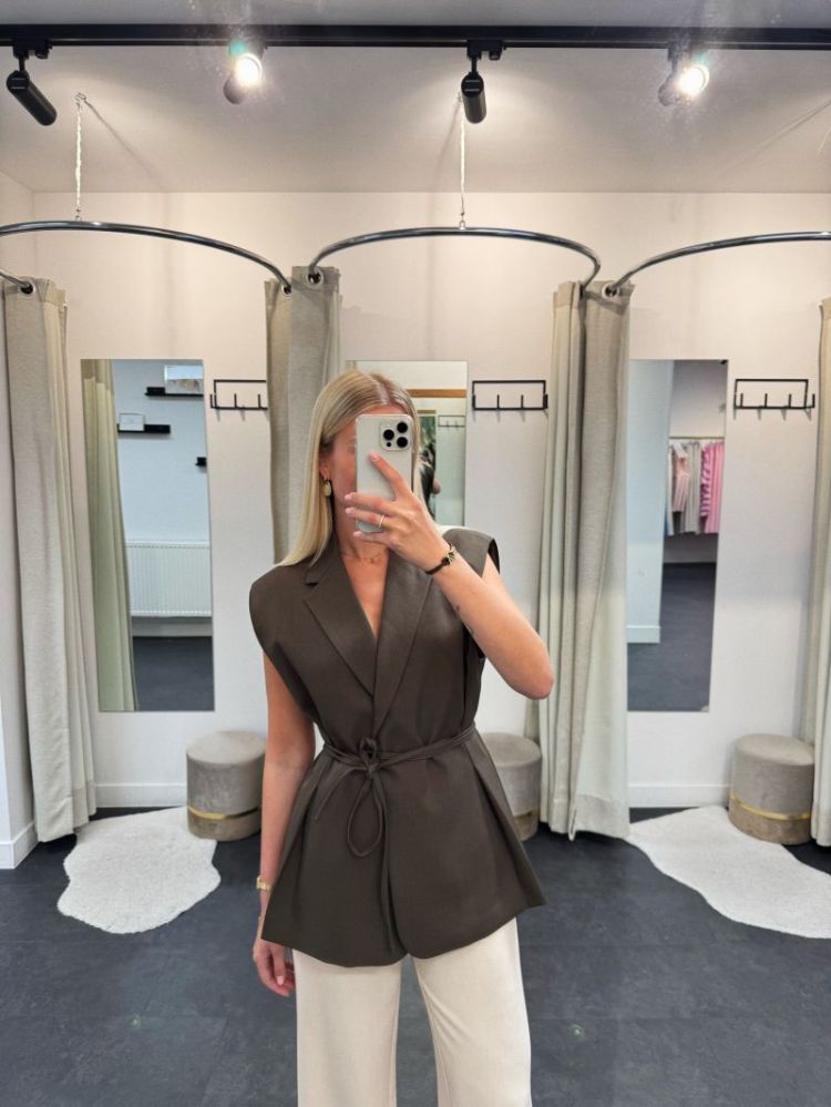 Anne Sleeveless Strap Blazer Brown