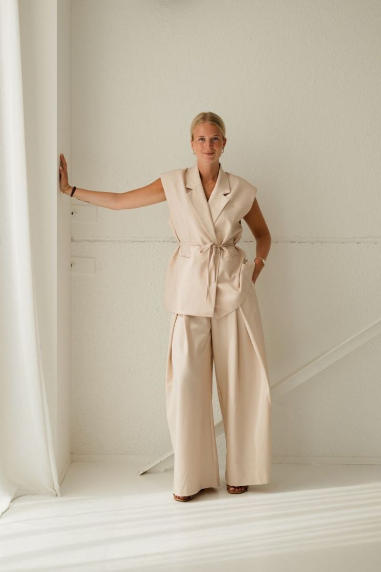 Yara Sleeveless Strap Blazer Beige