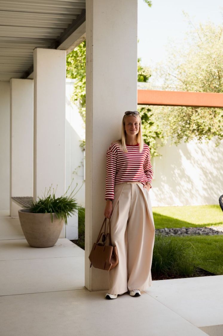 Yara Pleated Wide Leg Trouser Beige